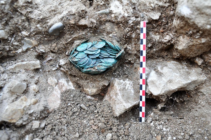 V nejvýznamnějším opatství středověké Evropy byl nalezen 850 let starý poklad